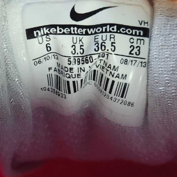 Nike Pink Running Shoes - Picture 5 of 6